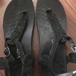 Vionic Size 10 Black TStrap Sandals! Like new!